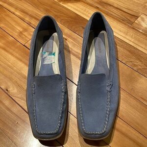 BCBGMAXAZRIA smoky blue suede leather loafer driving flats. New. Size 8 1/2B